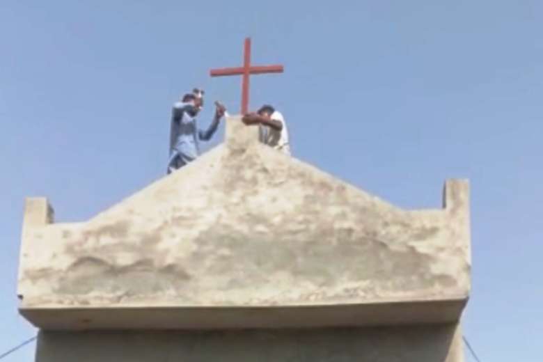 Mob rule at new church angers Pakistani Christians