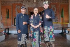 Daughter of Indonesia's first president becomes a Hindu