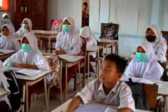 Jehovah's Witnesses held back in Indonesian school