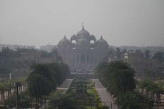 Schools shut as smog worsens in Indian capital