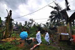 Philippine typhoon survivors wish for roofs and food at Christmas