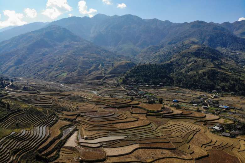 Vietnam's terraced rice fields wait for tourists