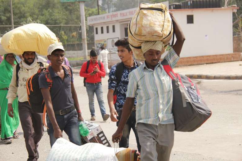 India's migrant workers head home amid lockdown fear