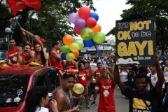 Pope's comments on gay children win praise in Philippines