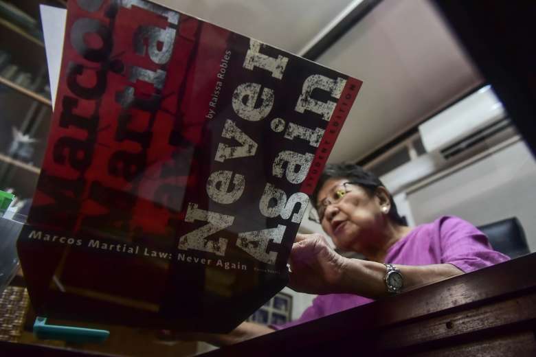 Жертва пыток на Филиппинах переживает ужас, когда восстает сын диктатора