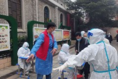Chinese Catholics battle against raging pandemic 