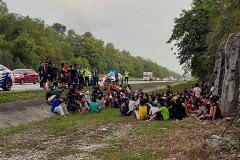 Hundreds of Rohingya escape Malaysia detention, six dead
