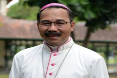Indonesian prelate launches movement to aid Catholic schools