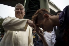 Filipino clergymen defend outspoken support for Robredo