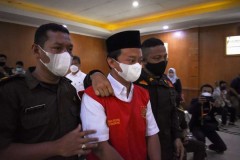 Indonesian teacher sentenced to die for raping 13 students