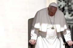 Pope agrees to treat painful knee with therapeutic injections