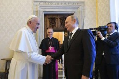 Pope tells Russian patriarch: 'Don't be Putin's altar boy'