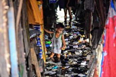 Filipino Catholics use Laudato Si' Week to clean up sea  