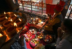 Kashmir violence dampens mood at Hindu festival in India