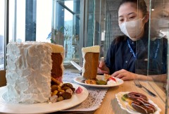 Japan's plastic food artists get creative