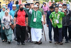 Race on to form coalition govt in Malaysia