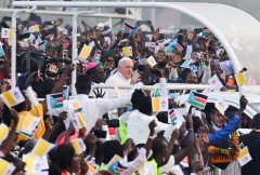 Pope tells South Sudanese to 'lay down weapons of hatred'