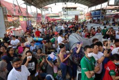 Philippines fire victims beg for food on streets
