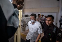 Indonesia court acquits two police over stadium crush