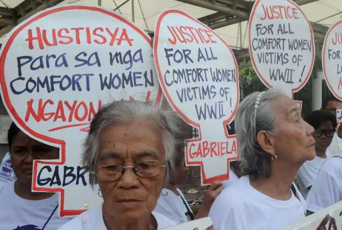 Elderly Filipino women who said they were sex slaves of the Japanese Imperial Army, hold a rally in front of the Japanese embassy in Manila on Aug 14, 2015