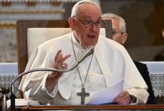 Recognize God at work, pope tells Hungarian clergy, religious