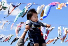  Child-rearing costs blamed for Japan’s birth rate slump