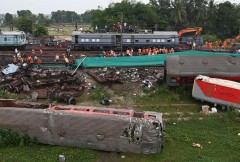 Pope prays for Indian train crash victims 
