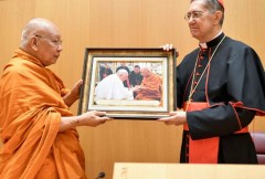 Thai monks visit Vatican to embolden fraternity 