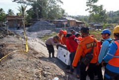 8 feared dead in Indonesia illegal gold mine tragedy