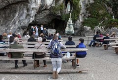 French Catholics welcome pledge on endangered churches