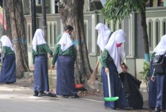 Indonesian school shaves girls' hair over hijab plaint