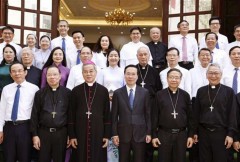 Viet president meets bishops, strengthens ties 
