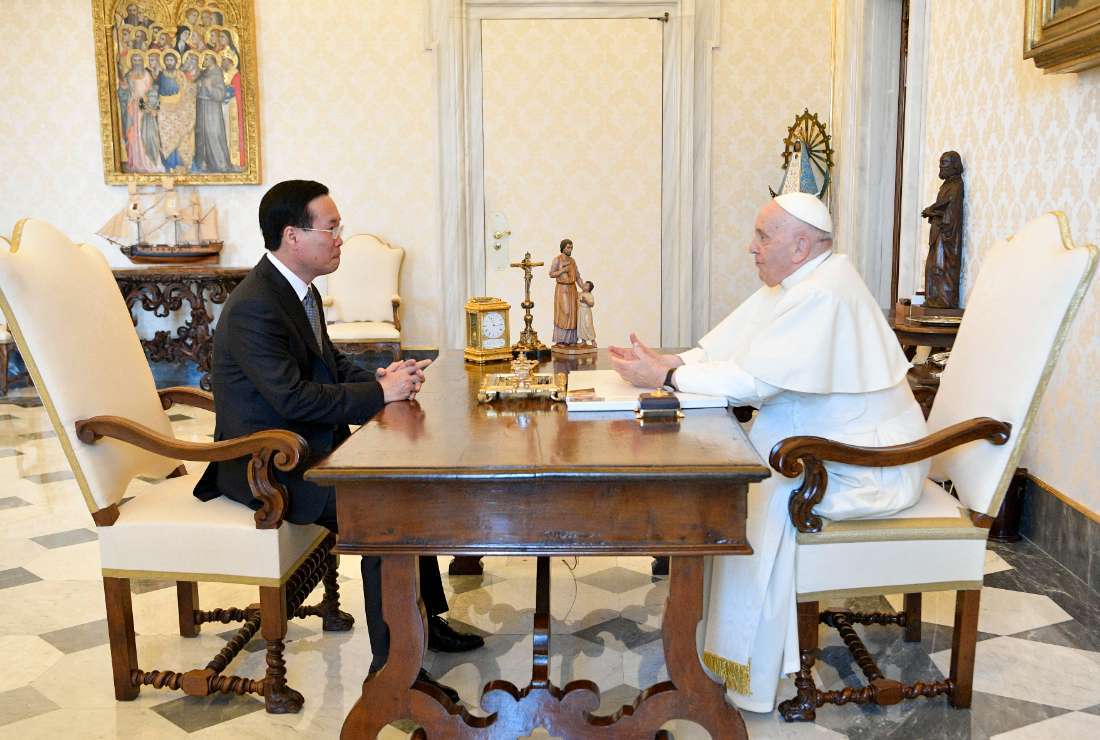 Pope asks Vietnamese Catholics to love their faith, nation