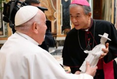 Pope urges Korean Catholics to be 'apostles of peace'