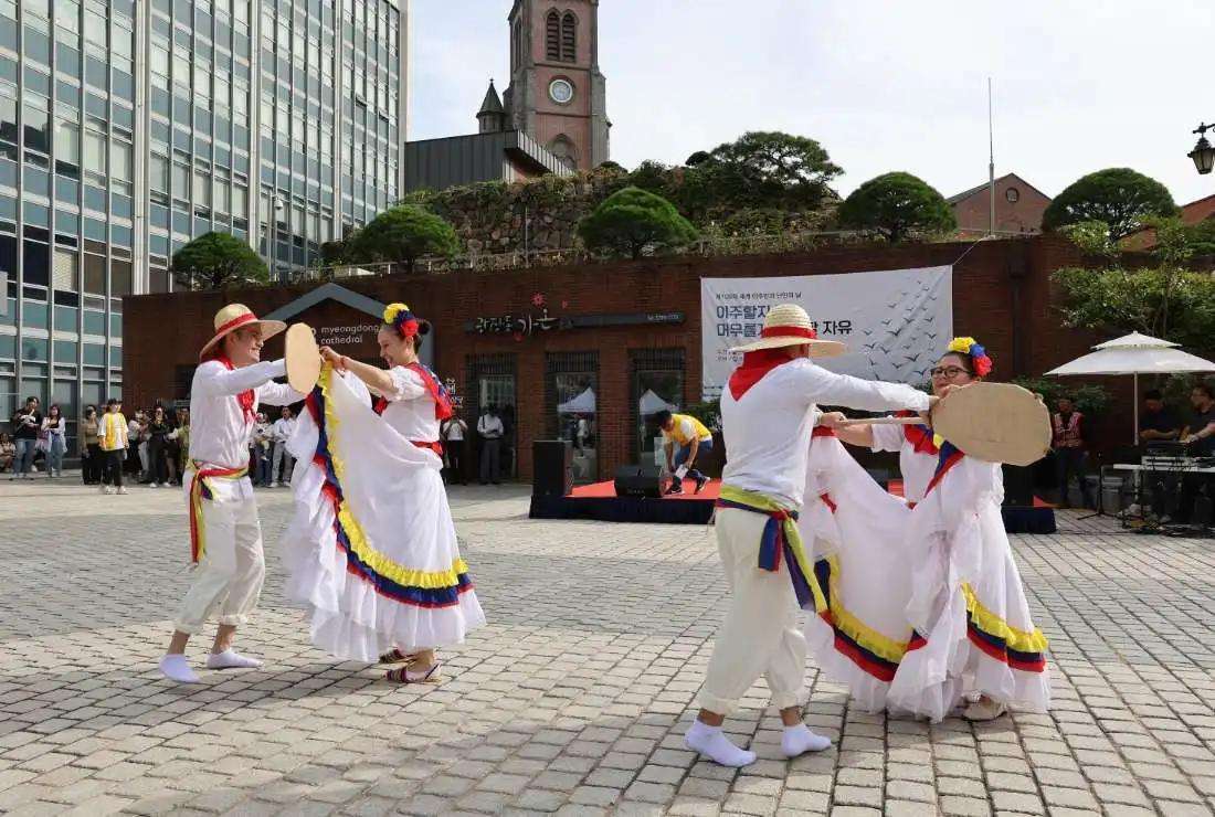 Migrants from South America perform a traditional dance to mark World Migrants and Refugees Day at Myeongdong Cathedral in Seoul, South Korea, on Sept. 24