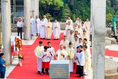 Vietnam Church invites pope to communist nation