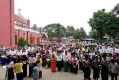 Myanmar Catholics urge peace at Marian celebrations