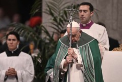 Wanting to 'control' God is idolatry, pope says