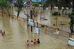 Record rainfall batters central parts of Philippines