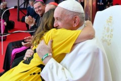 Sow seeds of hope in world, pope tells youths