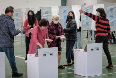 Taiwanese vote in key election under China threats