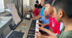 Italian music conductor praises missionaries in Vietnam