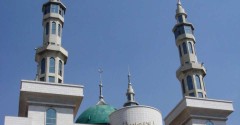 Mosque in China remodeled with pagodas, communist slogans