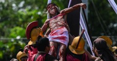 Filipinos observe Good Friday with crucifixions, whippings