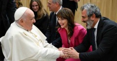 Pope asks broadcasters to share the truth