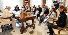 Pope meets families of Israeli hostages