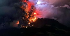 Indonesia volcano causes tsunami threat