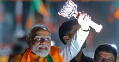 India’s Modi raises poll heat with sectarian hyperbole
