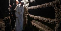Pope urges faithful to visit Rome's ancient catacombs